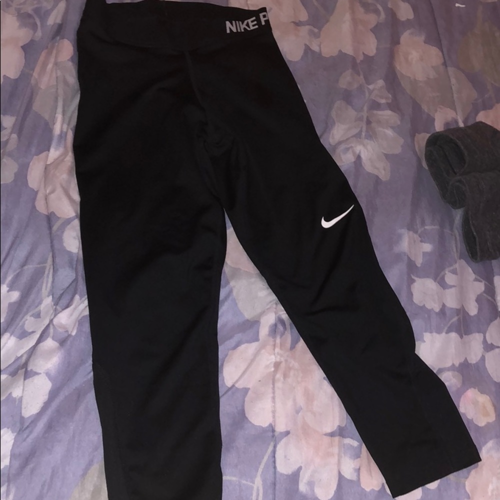 nike pro black capri legging